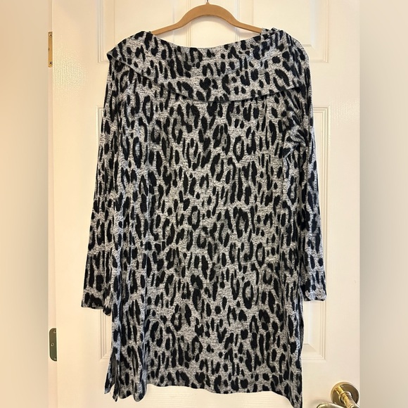Chico’s Athleisure Tunic Top – Gray & Black Animal Print - Size 12 - Picture 2 of 3